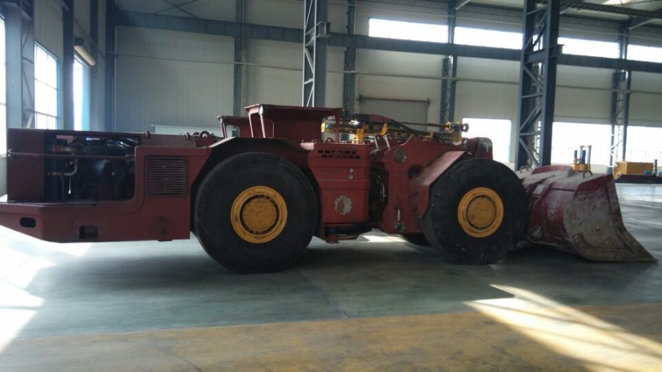 Tunneling Load Haul Dump Machine Underground LHD With Four Wheel Drive